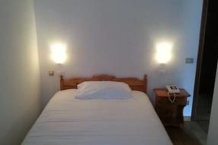 Room 14 of 21