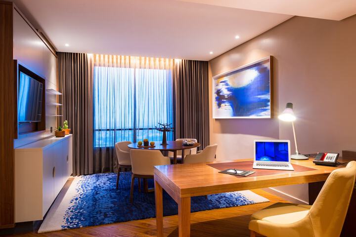 Room 27 of 100