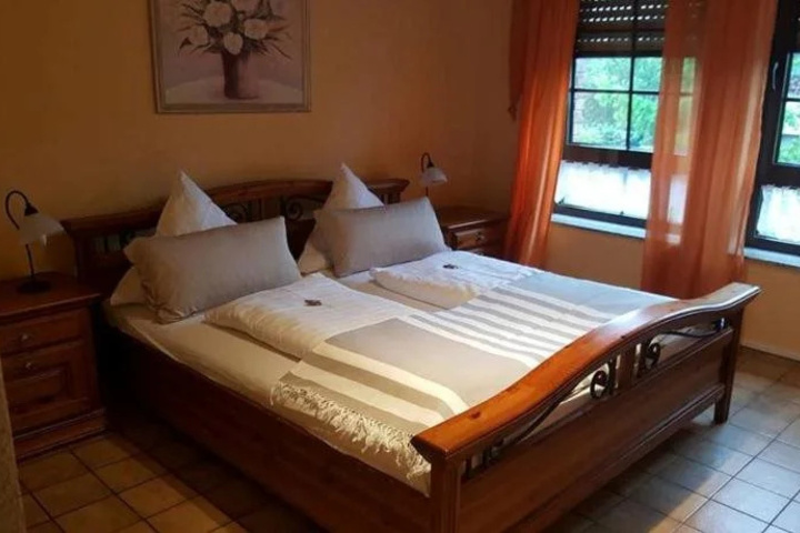 Room 5 of 13