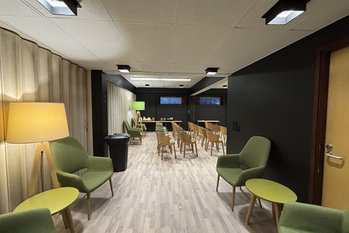 Business Center 53 of 57