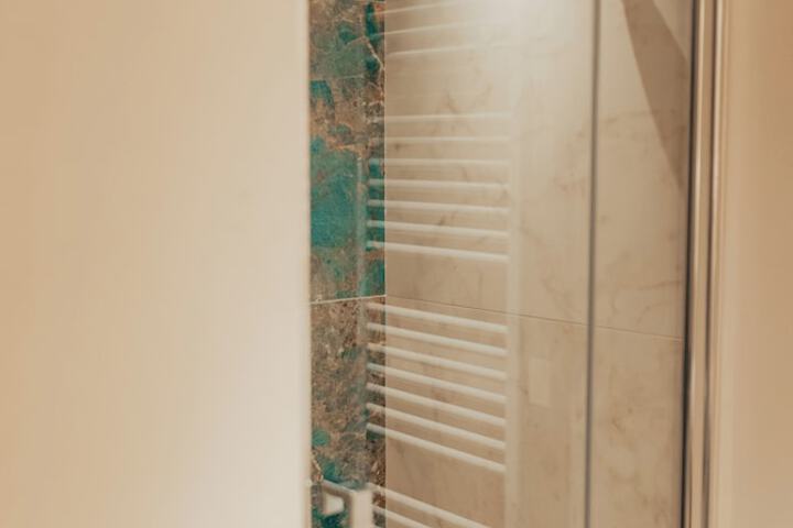 Room 27 of 107