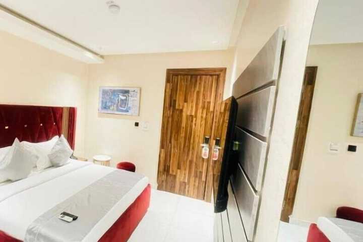 Room 32 of 89