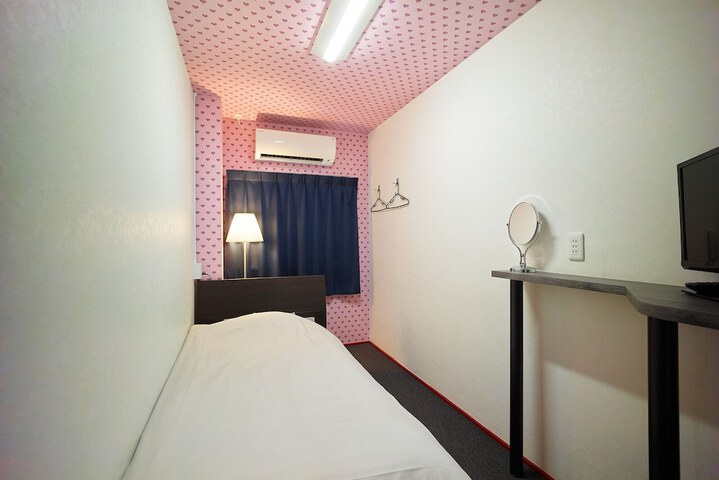Room 11 of 21