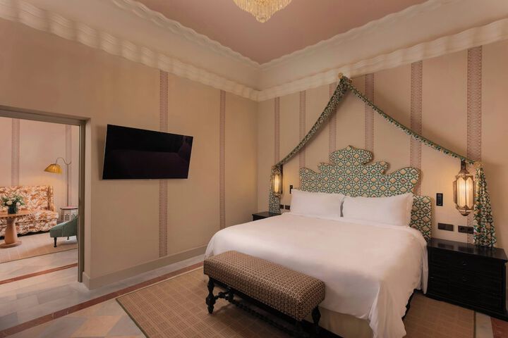 Room 72 of 210