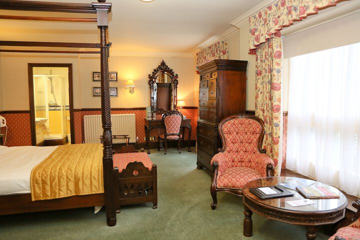 Room 28 of 73