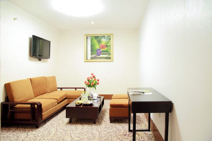 Room 28 of 78
