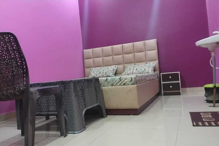 Room 3 of 8