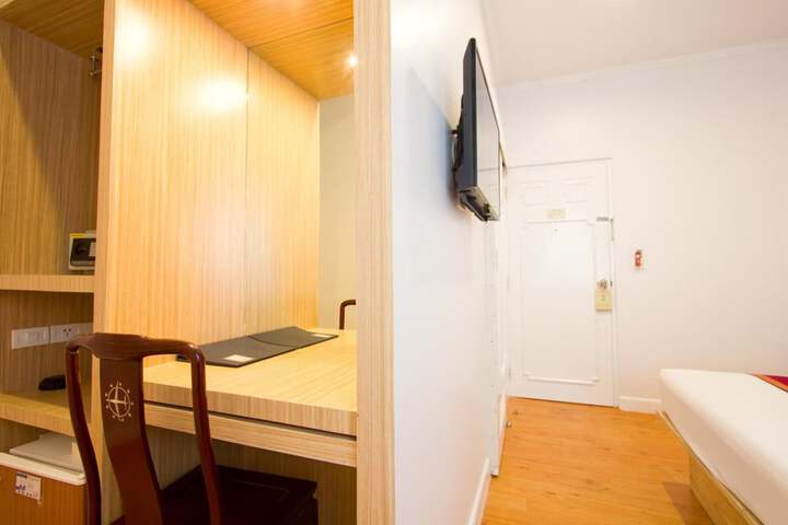 Room 27 of 65