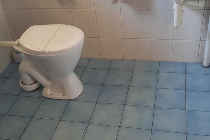Room 2 of 31