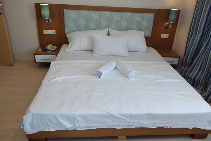 Room 2 of 16
