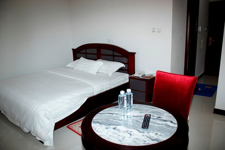 Room 10 of 117
