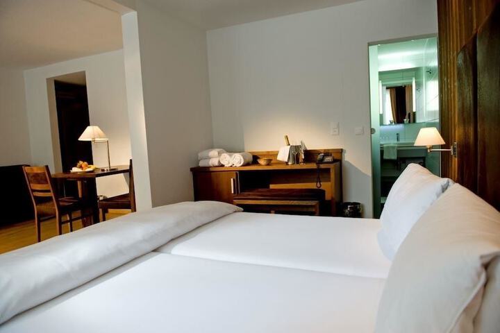Room 8 of 40