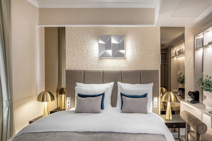 Room 2 of 25