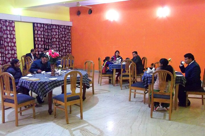 Dining 9 of 17