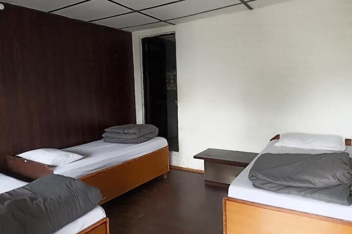 Room 5 of 40