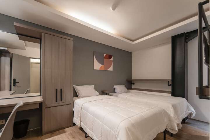 Room 12 of 20