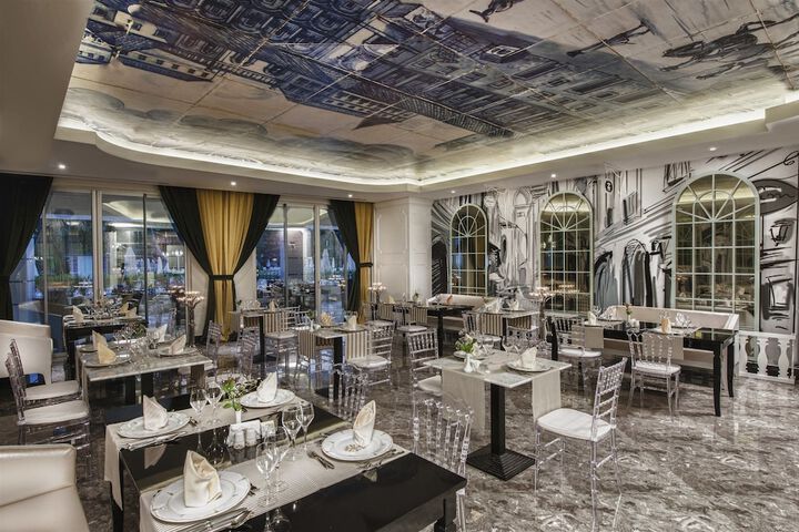 Dining 76 of 138