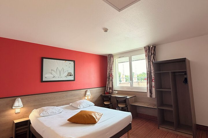 Room 13 of 38