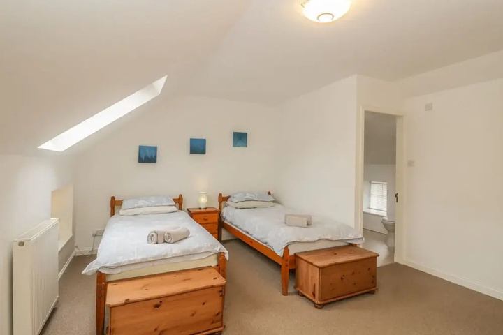 Room 3 of 16