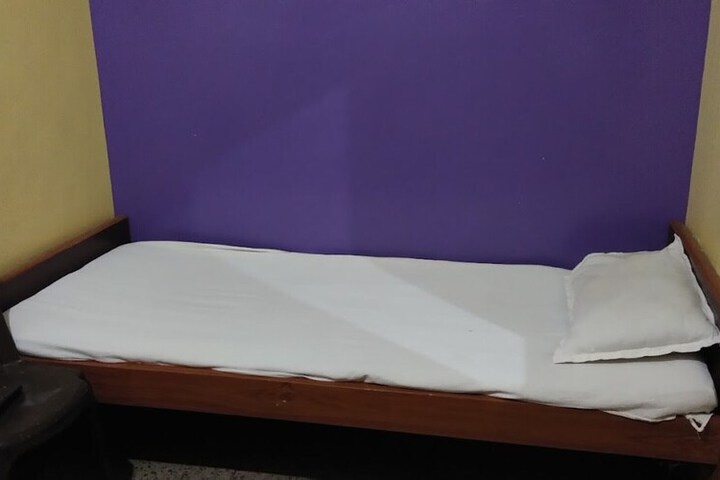 Room 6 of 16
