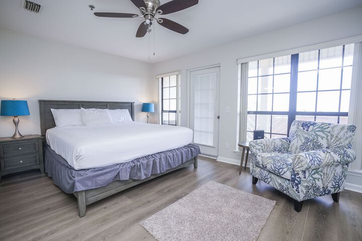 Room 4 of 125