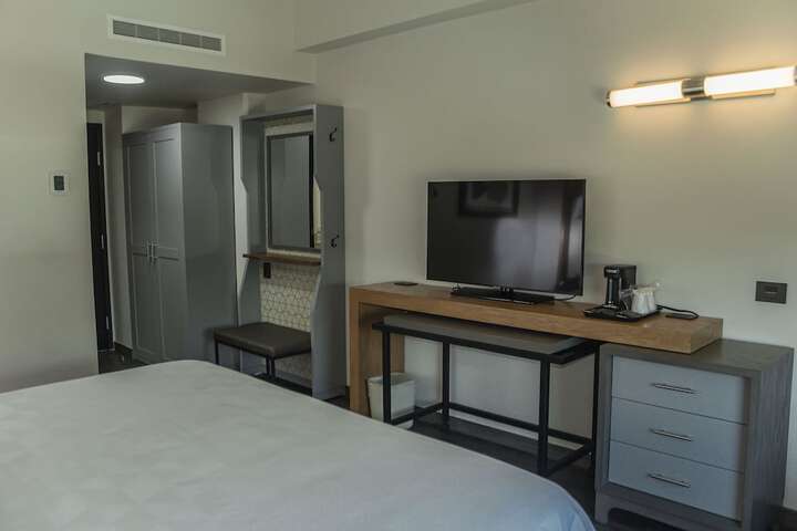 Room 6 of 113