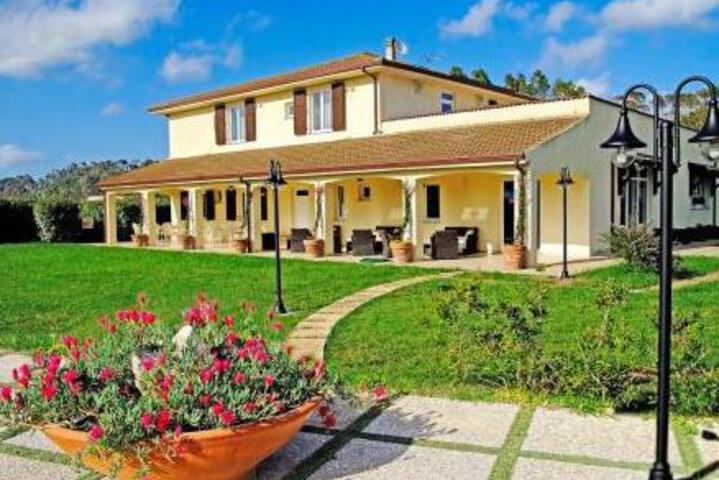 Exterior of DOMOMINORE COUNTRY HOTEL ALGHERO