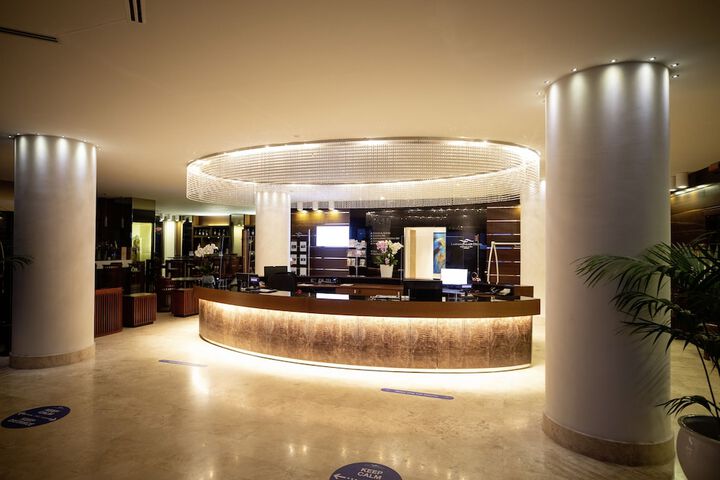 Entrance & Lobby