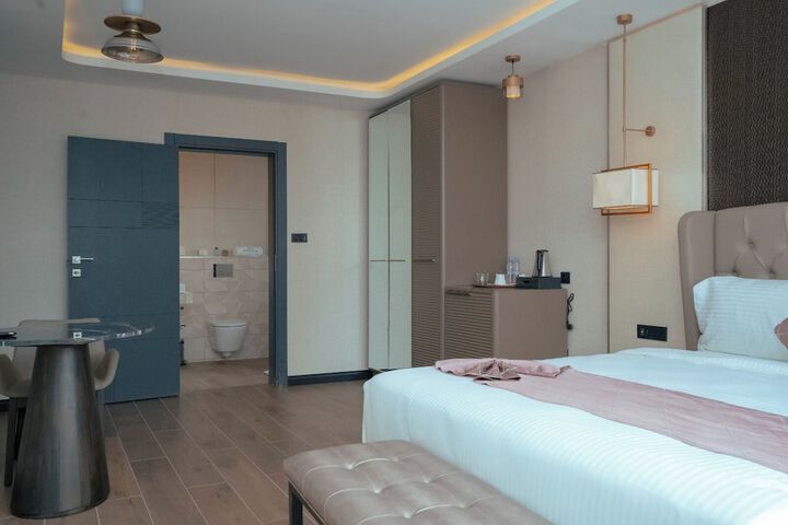 Room 14 of 26