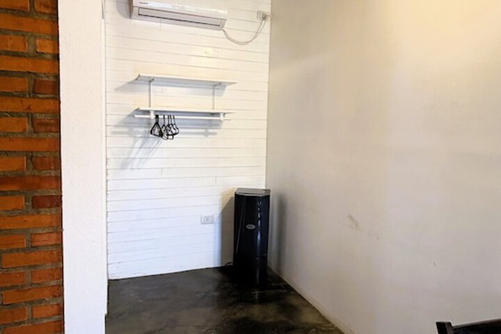 Room 33 of 104
