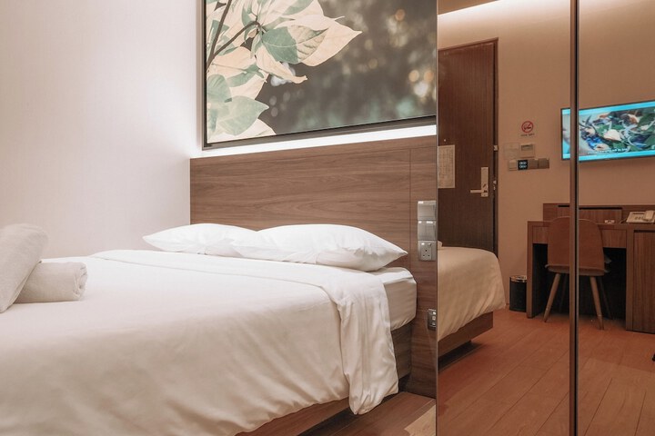 Room 12 of 25
