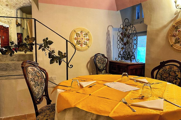 Dining 31 of 39