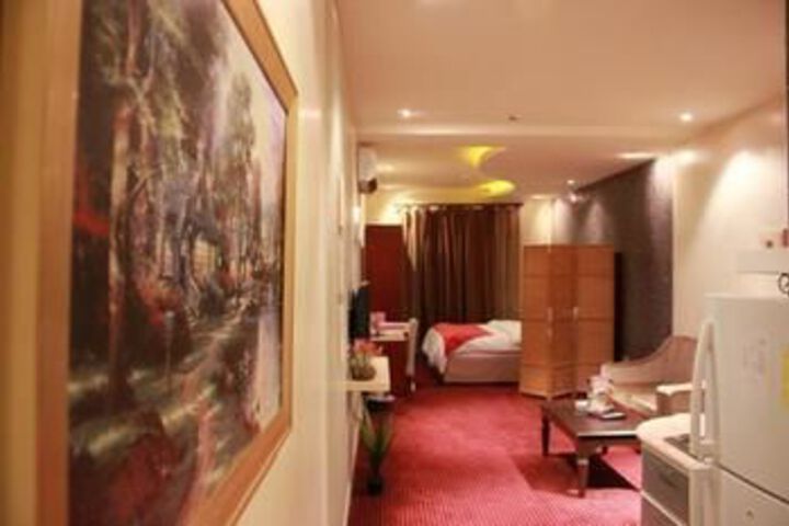Room 7 of 16