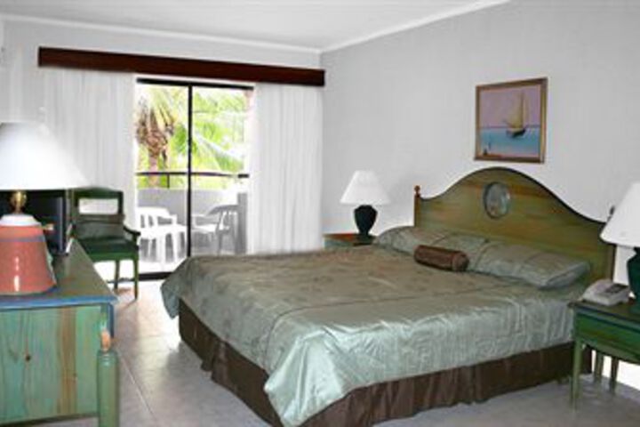 Room 10 of 16
