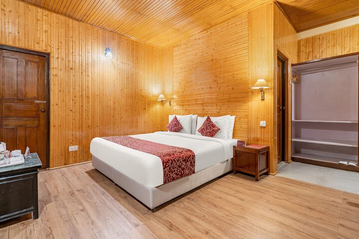 Room 3 of 32