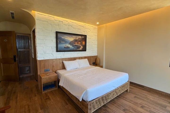 Room 10 of 18