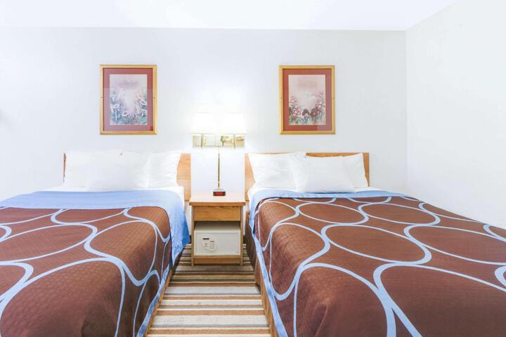 2 Double Beds (9 of 11)