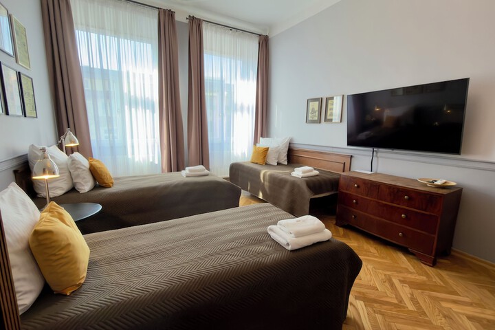 Room 16 of 121