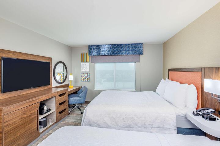 2 Queen Beds Hearing Accessible (11 of 12)