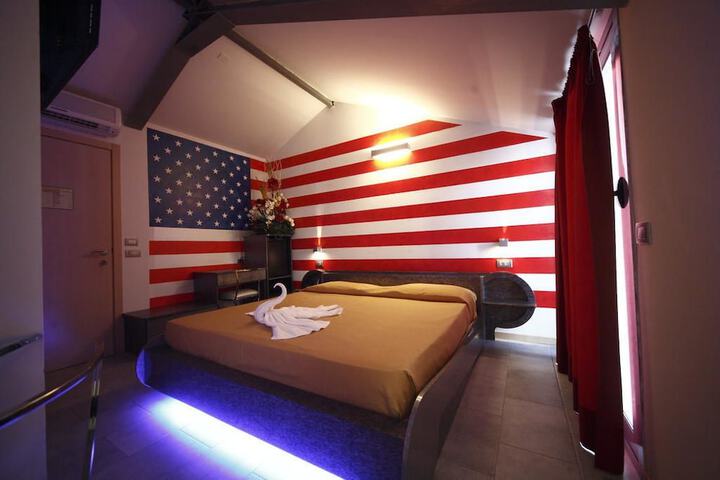 Room 16 of 33