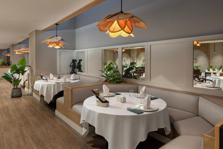 Dining 214 of 341