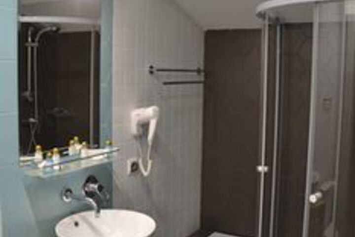Room 4 of 50