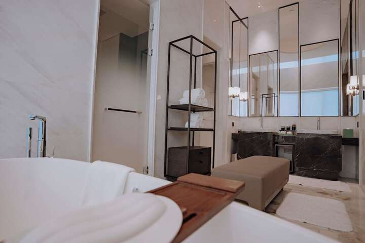 Room 18 of 106