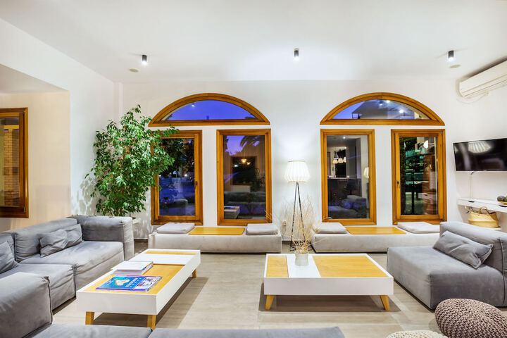 Entrance & Lobby