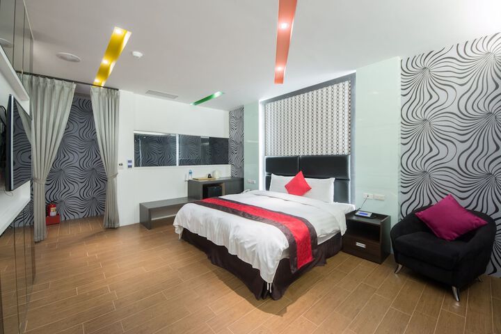 Room 13 of 35