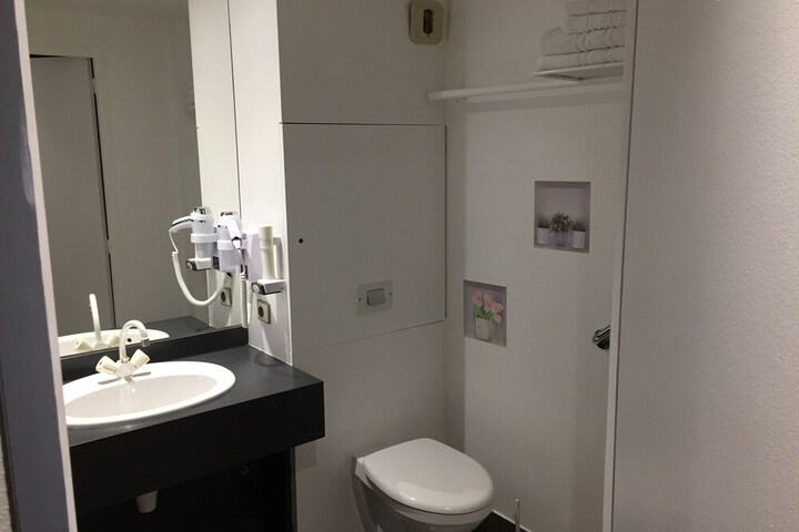 Room 10 of 55