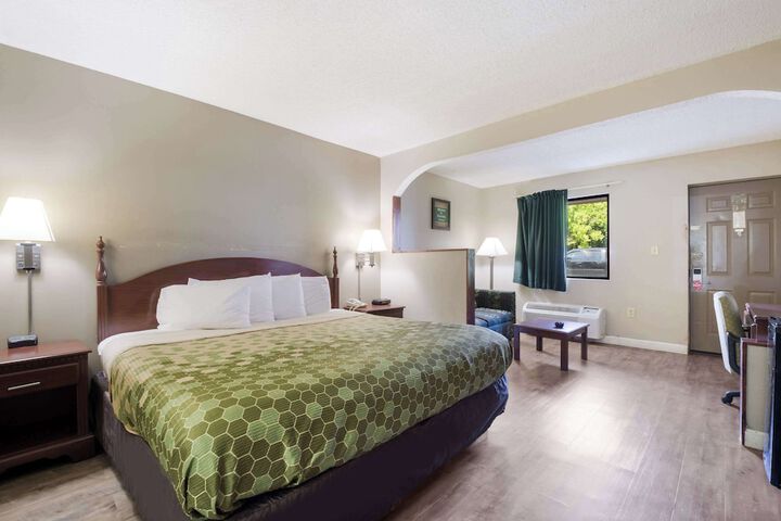 1 King Bed (10 of 13)