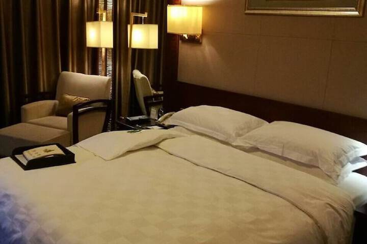 Room 7 of 25