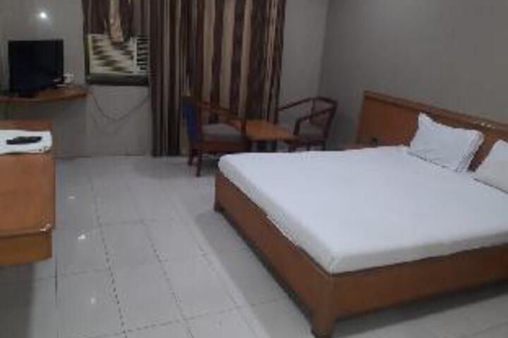 TULIIPSTAYS HOTEL ASHOK BHIWANDI