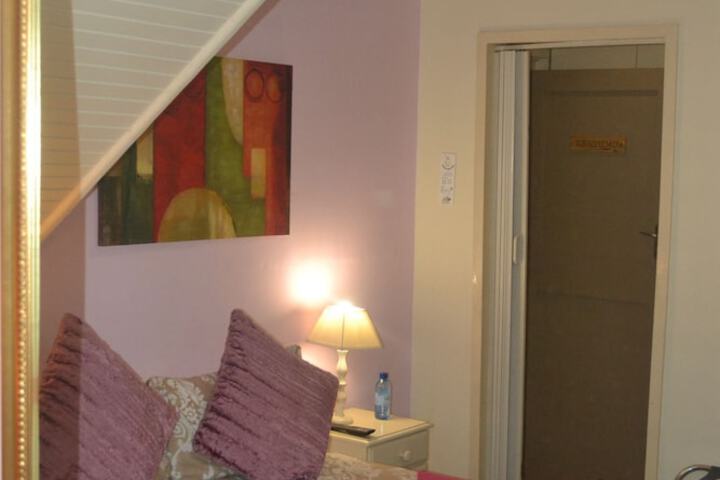 Room 4 of 36